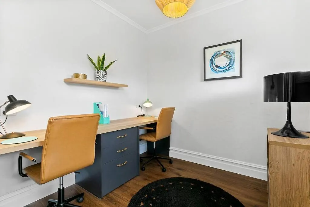 Edw19 - Stylish 2-Bed, 2-Bath Townhose In Drummoyne-1
